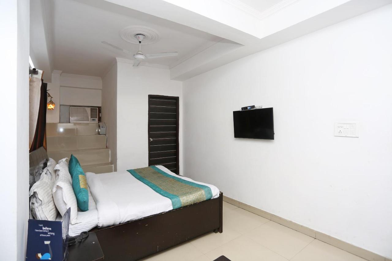 Oyo 8253 Golden Heights Hotel New Delhi Exterior photo
