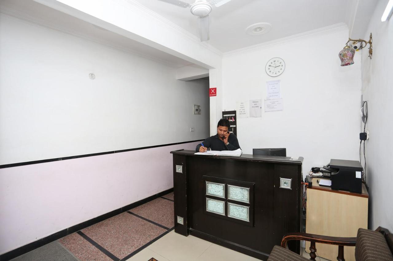 Oyo 8253 Golden Heights Hotel New Delhi Exterior photo