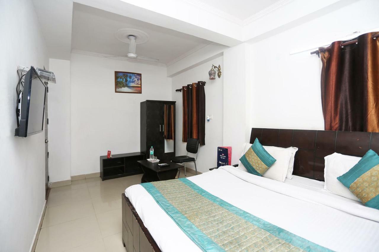 Oyo 8253 Golden Heights Hotel New Delhi Exterior photo